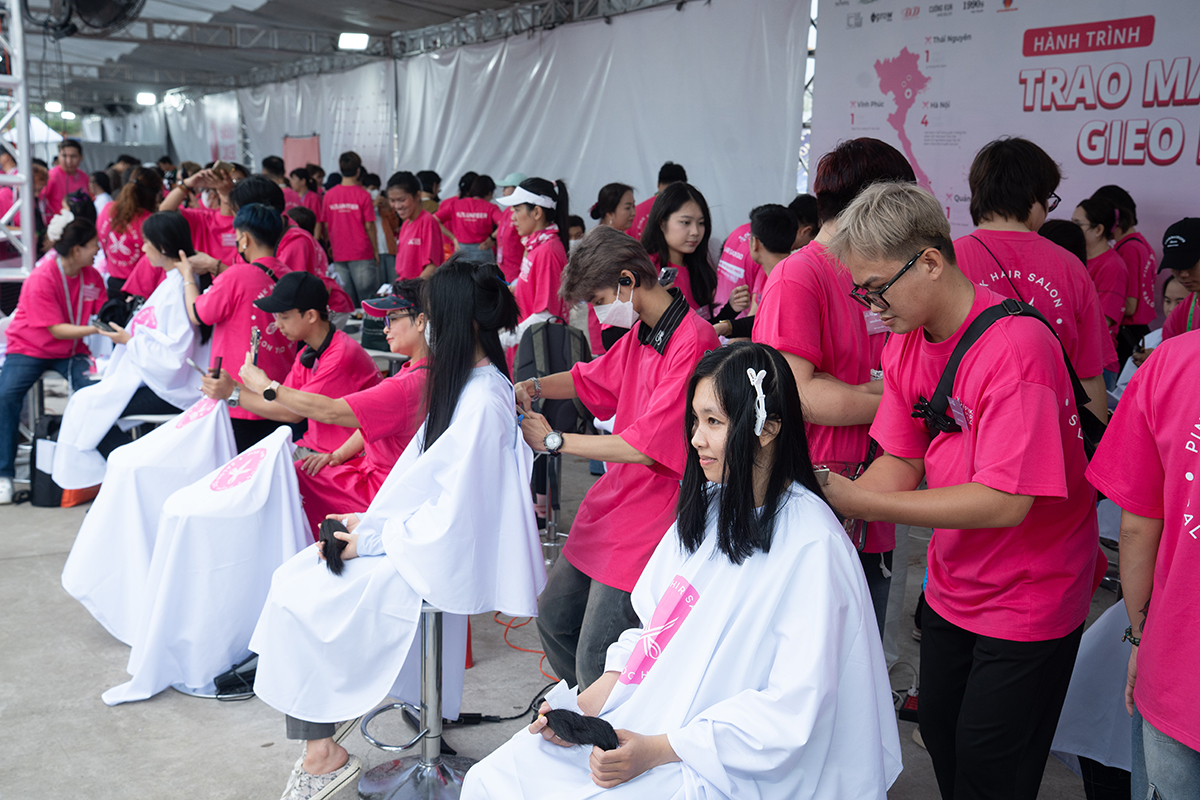 Trao mái tóc lan toả yêu thương vì người mình yêu doanhnhantieubieucomvn Chuyên Trang tập chí doanh nhân